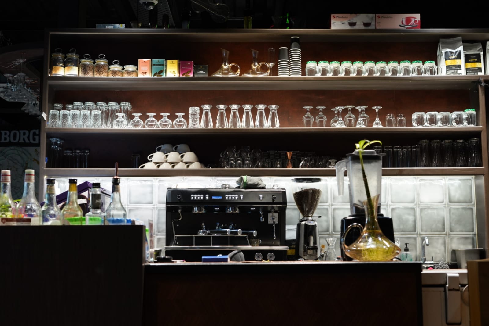 Hotel Bella - Bar counter